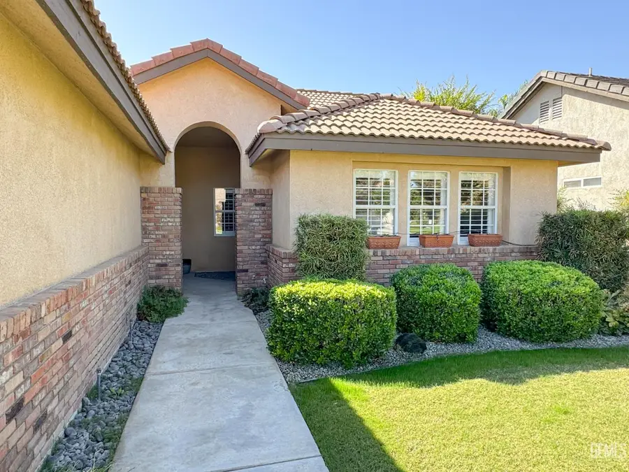 9805 CABBAGE ROSE AVENUE, Bakersfield, CA 93311 - #2