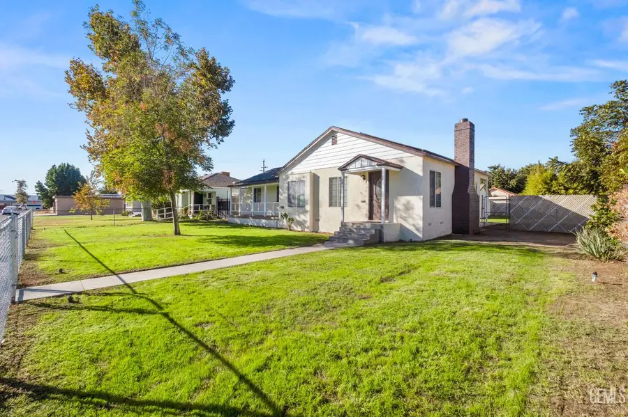 14 QUINCY STREET, Bakersfield, CA 93305 - #2