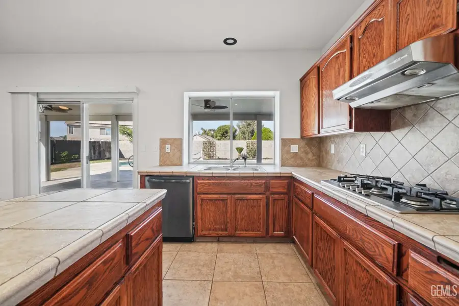 9922 BALVANERA AVENUE, Bakersfield, CA 93312 - #2