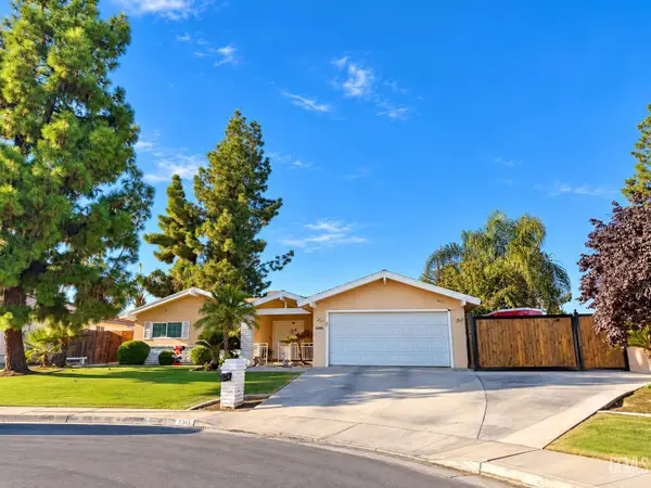 2301 BLADEN STREET, Bakersfield, CA 93309