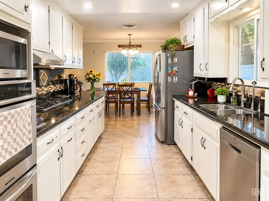 2301 BLADEN STREET, Bakersfield, CA 93309 - #3