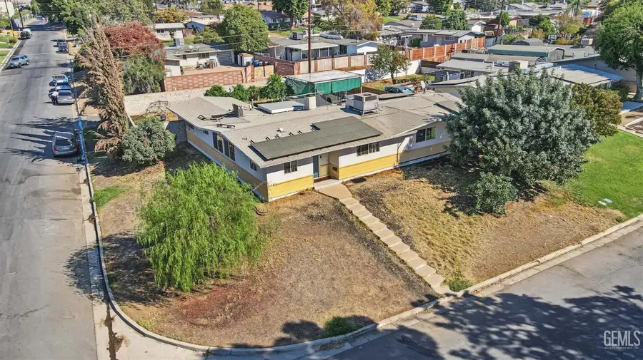 920 SHATTUCK AVENUE, Bakersfield, CA 93305 - #2