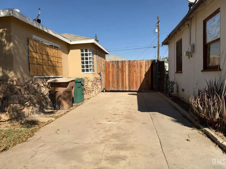 416 LINCOLN AVENUE, Bakersfield, CA 93308 - #2
