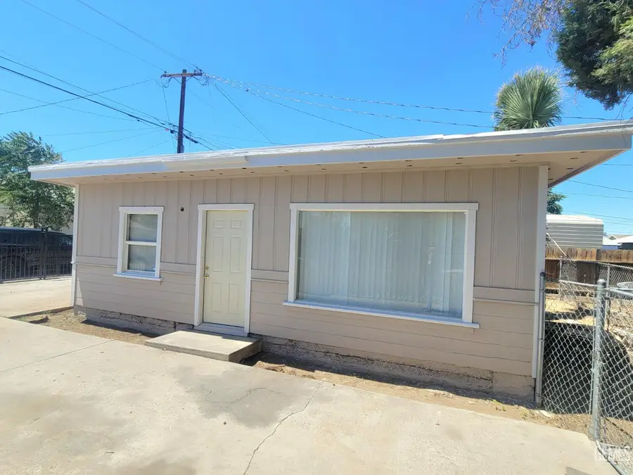 915 30TH STREET, Bakersfield, CA 93301 - #2