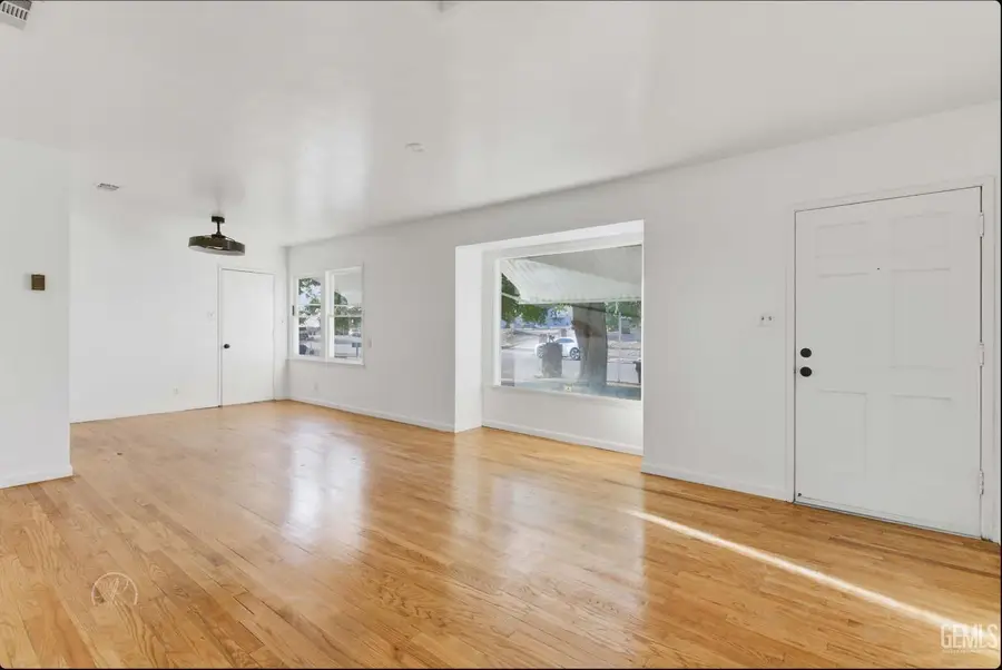 1609 CRESTVIEW DRIVE, Bakersfield, CA 93305 - #3