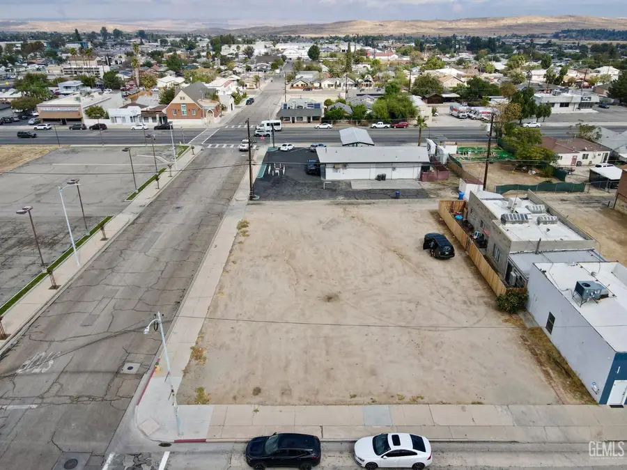 306 S 5TH STREET, Taft, CA 93268 - #2