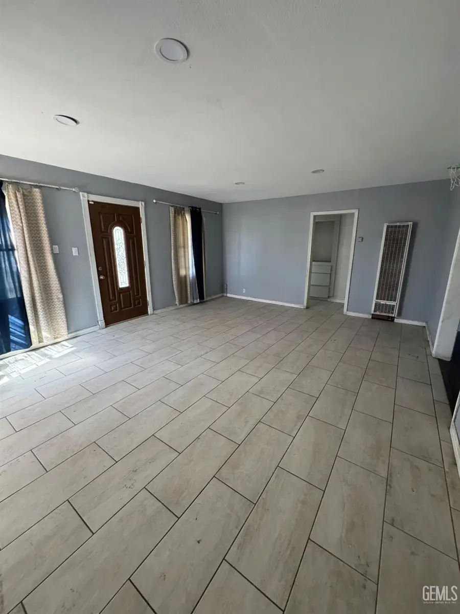 2410 S O STREET, Bakersfield, CA 93304 - #2