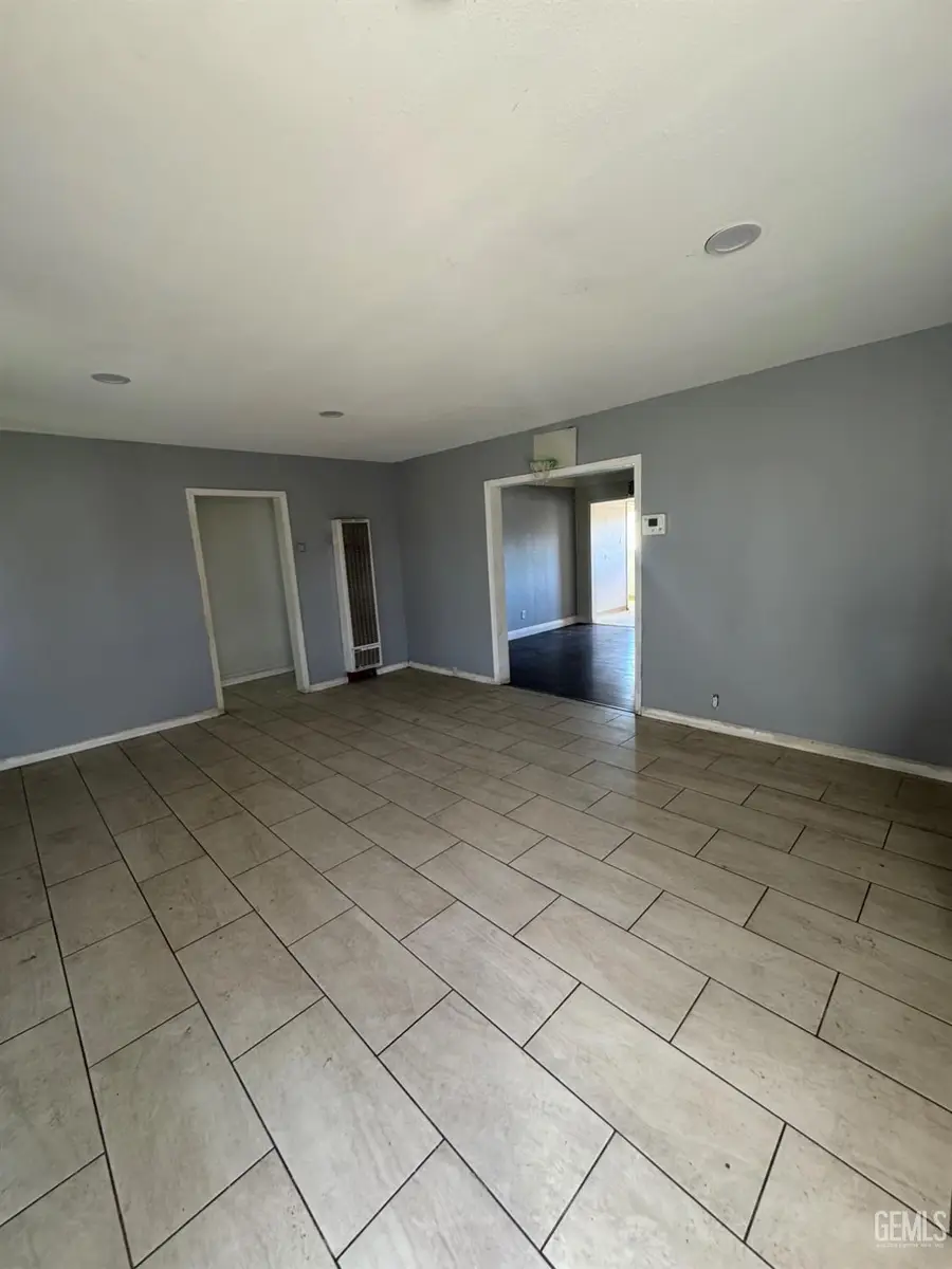 2410 S O STREET, Bakersfield, CA 93304 - #3
