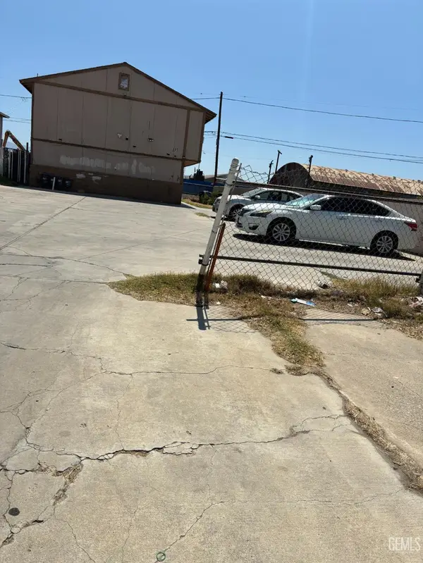 137 DR MARTIN L KING JR BOULEVARD, Bakersfield, CA 93307