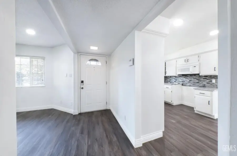 3104 SUMMER SIDE COURT, Bakersfield, CA 93309 - #3