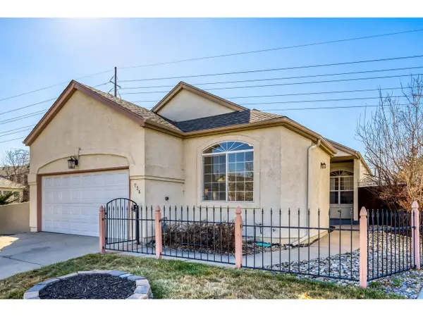 736 Club Cir, Louisville, CO 80027