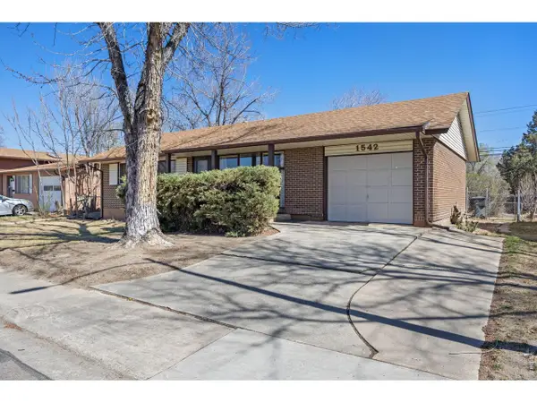 1542 Collyer St, Longmont, CO 80501