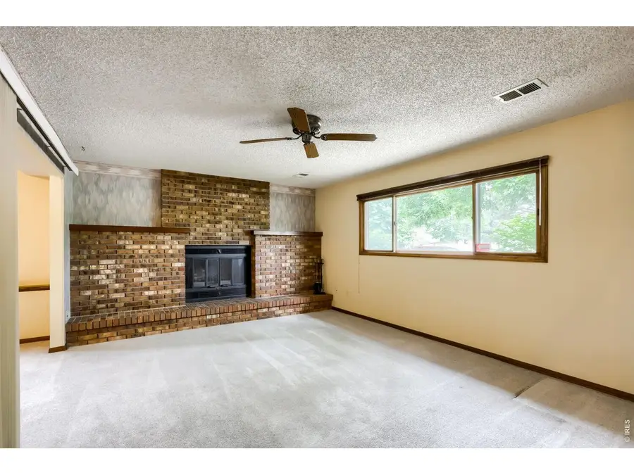 1621 Hoffman Dr, Loveland, CO 80538 - #2