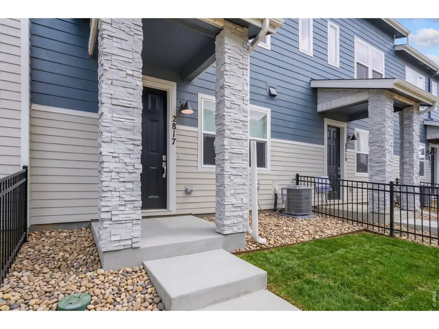 2817 Bear Springs Cir, Longmont, CO 80503 - #2