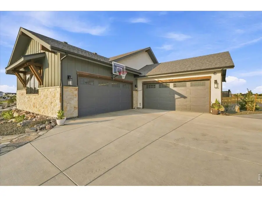 951 Warbling Dr, Windsor, CO 80550 - #3