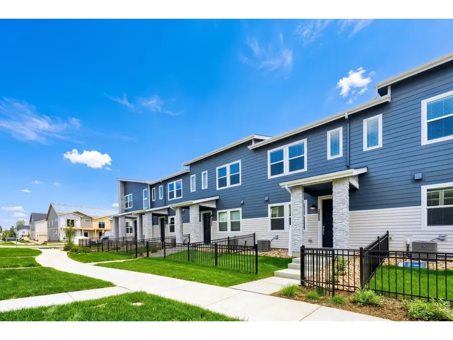 2833 Bear Springs Cir, Longmont, CO 80503 - #2