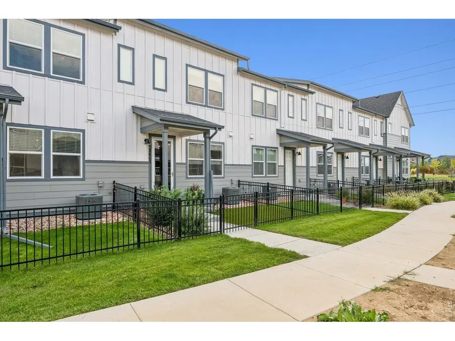 2865 Bear Springs Cir, Longmont, CO 80503 - #2