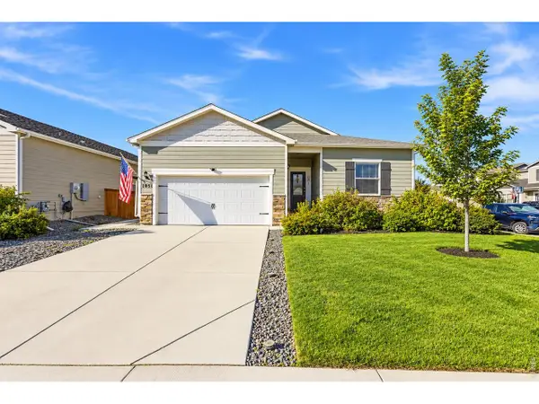 1051 Long Meadows St, Severance, CO 80550