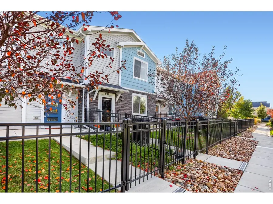 690 Stonebridge Dr, Longmont, CO 80503 - #2