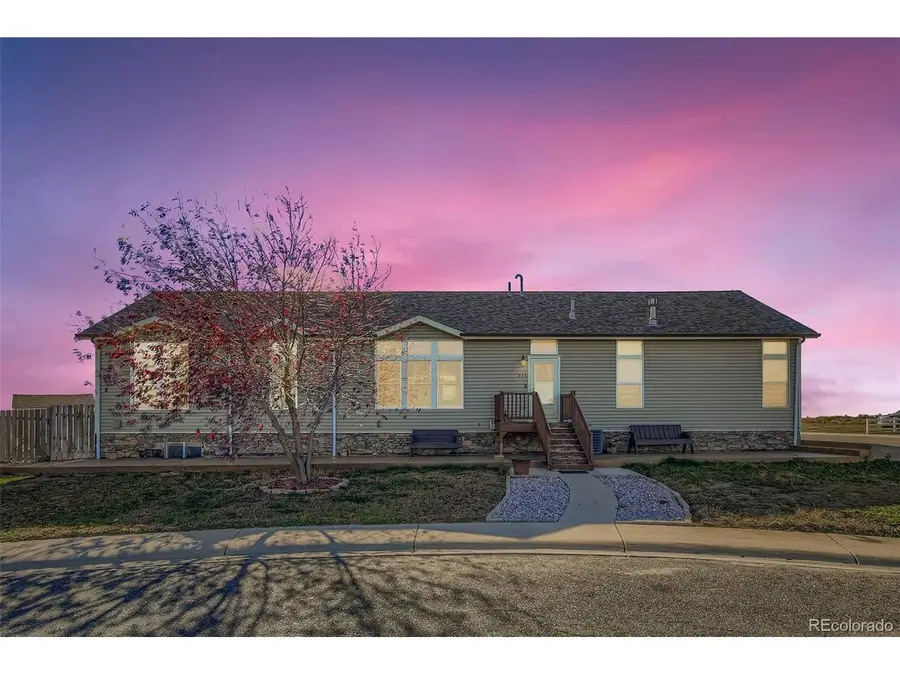 245 W Crawford Ave, Keenesburg, CO 80643 - #2