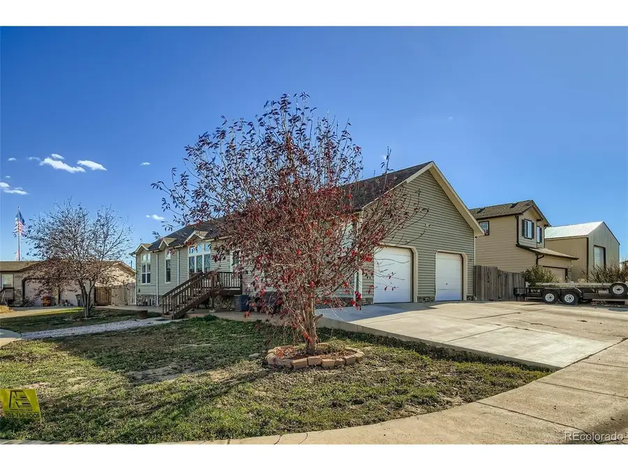 245 W Crawford Ave, Keenesburg, CO 80643 - #3