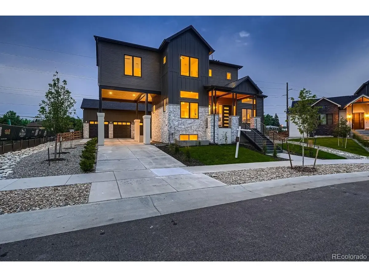 8230 W Tennessee Ct, Lakewood, CO 80226 - #1