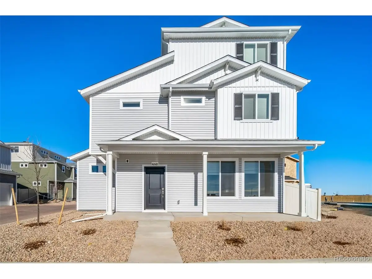 46573 Sunflower Ln, Bennett, CO 80102 - Image #1