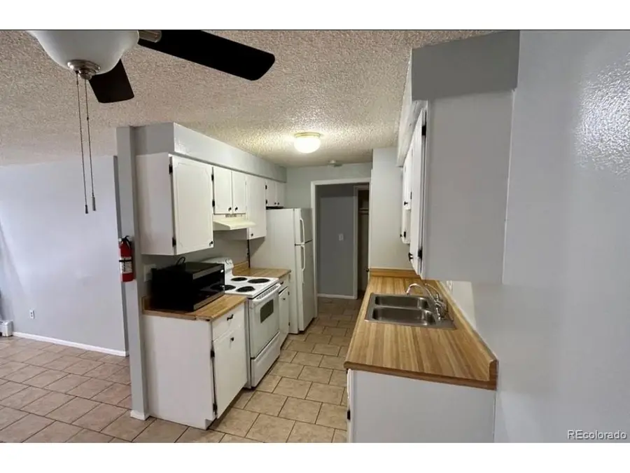 561 Geneva St #200, Aurora, CO 80010 - #3