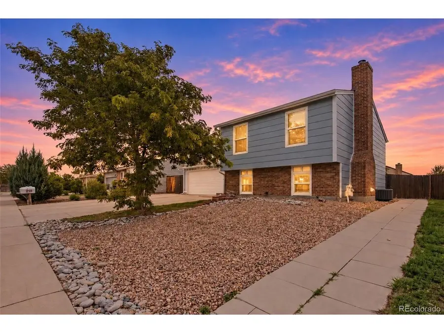 216 Jefferson Dr, Bennett, CO 80102 - #2