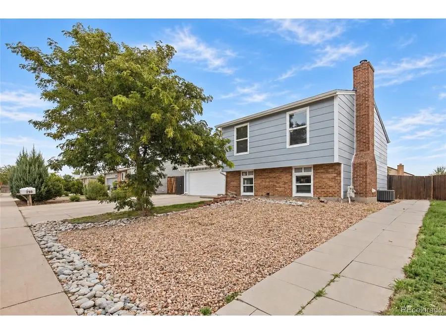 216 Jefferson Dr, Bennett, CO 80102 - #3