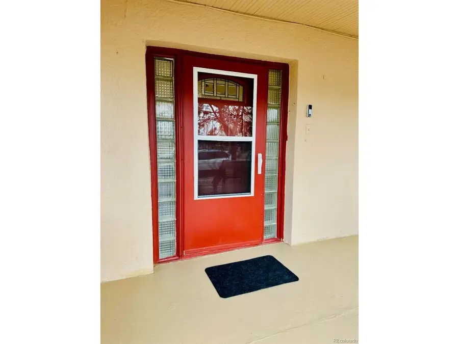 906 9th St, Alamosa, CO 81101 - #2