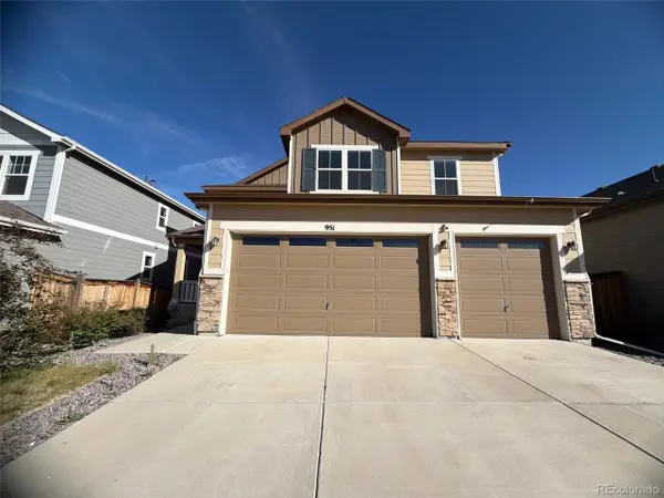 951 N Vandriver Way, Aurora, CO 80018