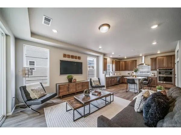 21927 E 51st Dr, Aurora, CO 80019