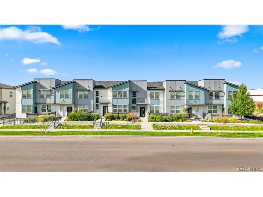 16291 Bolling Dr, Denver, CO 80239 - #2