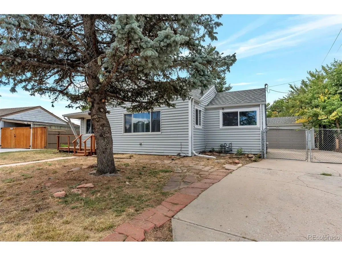 11612 Del Mar Pkwy, Aurora, CO 80010 - #1