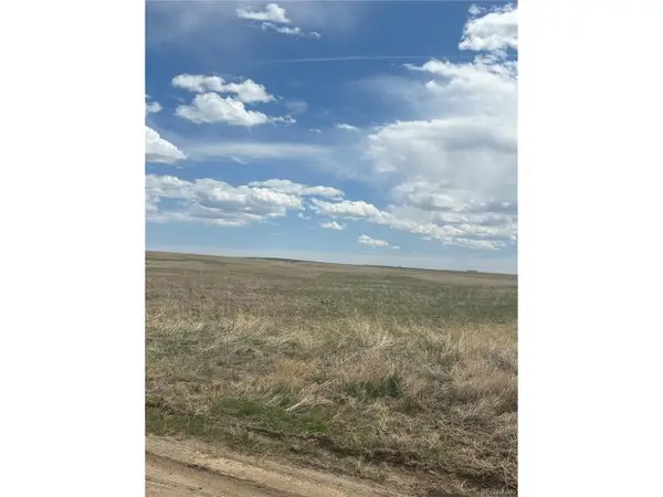 57075 E Maplewood Pl, Strasburg, CO 80136