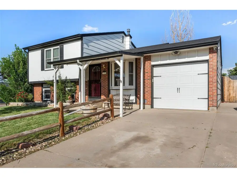 128 Madison Dr, Bennett, CO 80102 - Image #2