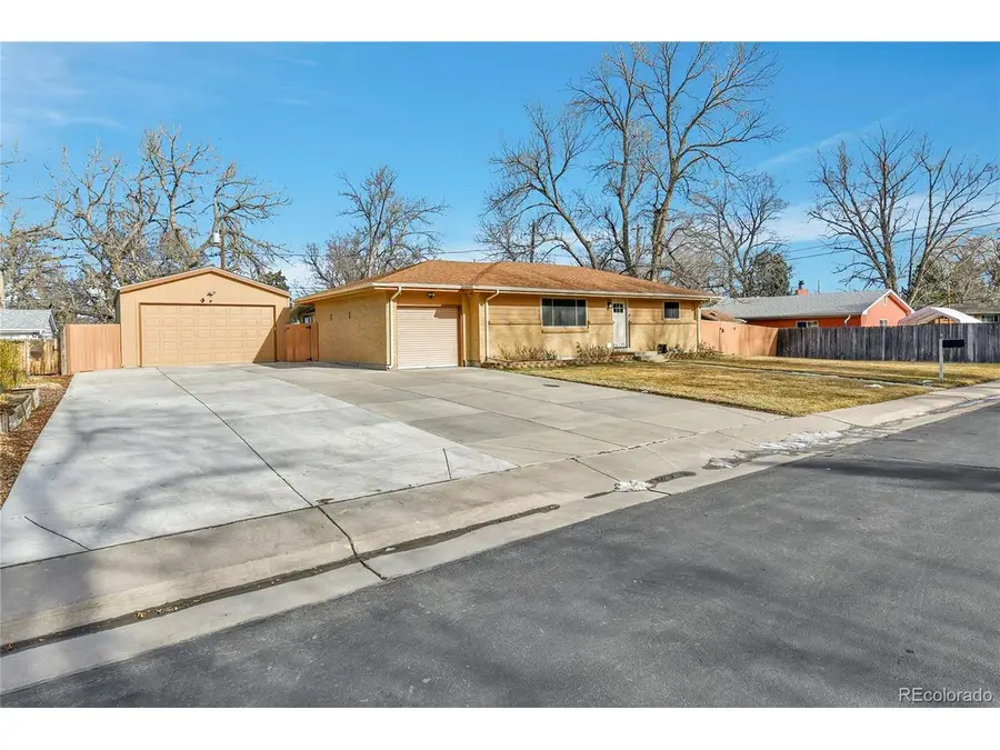 398 S Queen Cir, Lakewood, CO 80226 - #2