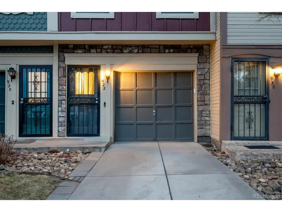 922 S Paris Ct, Aurora, CO 80012 - #3