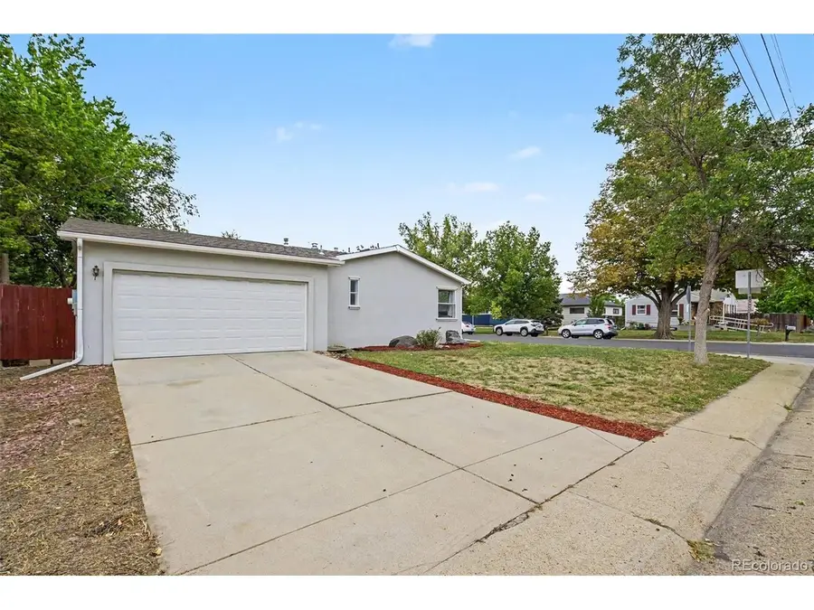 2301 Florence St, Aurora, CO 80010 - #2