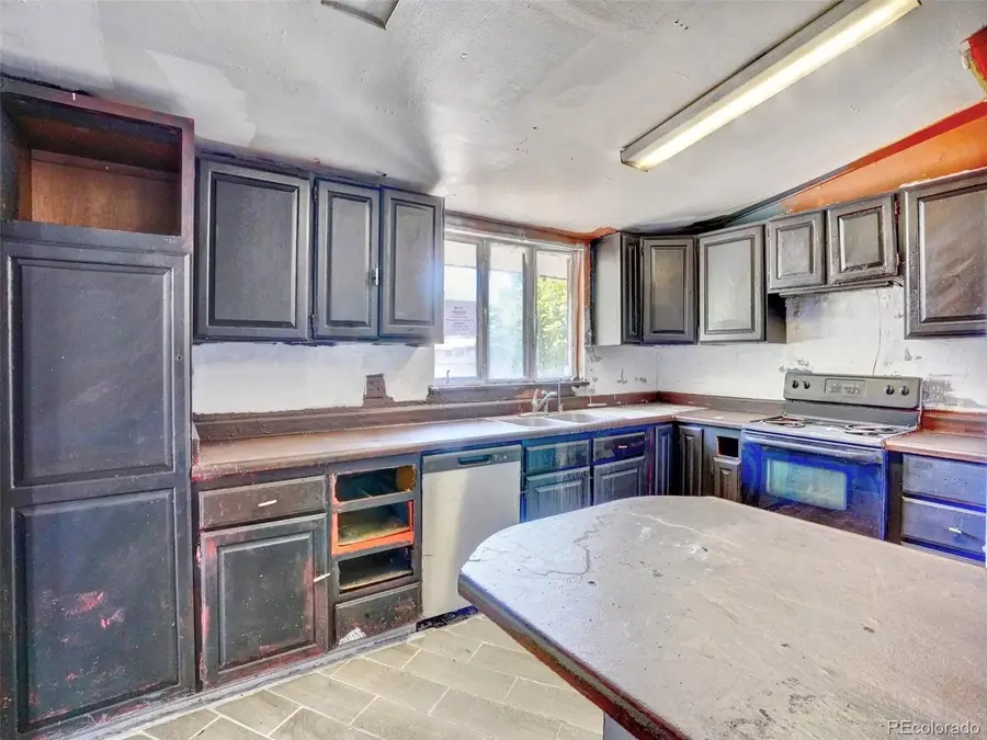 7789 Greenleaf Ln, Denver, CO 80221 - #2