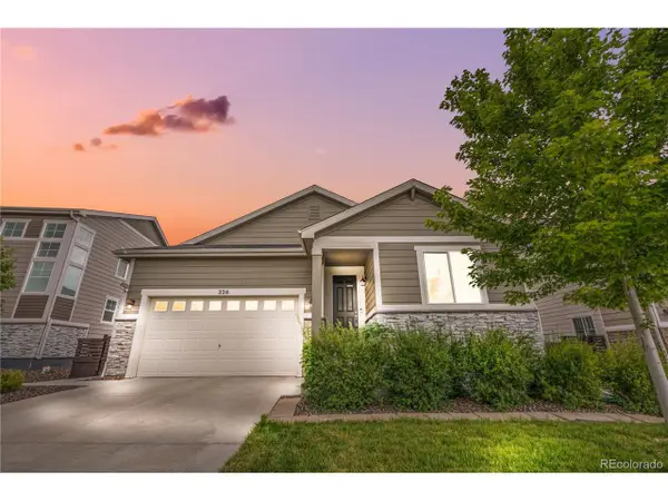 226 S Shady Grove Ct, Aurora, CO 80018