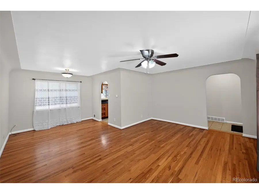 2201 Oakland St, Aurora, CO 80010 - #2