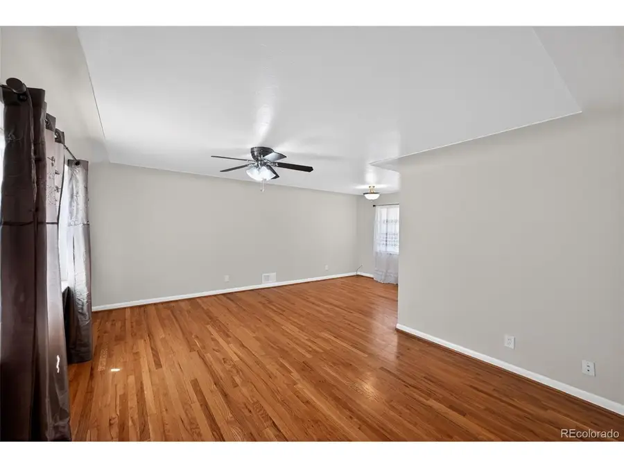 2201 Oakland St, Aurora, CO 80010 - #3