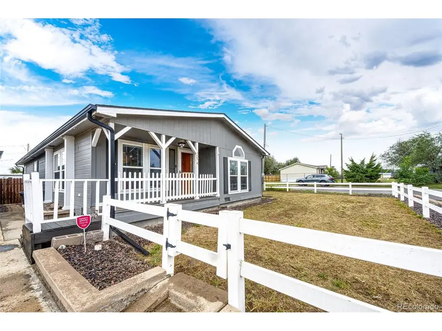 394 S Owens St, Byers, CO 80103 - #3