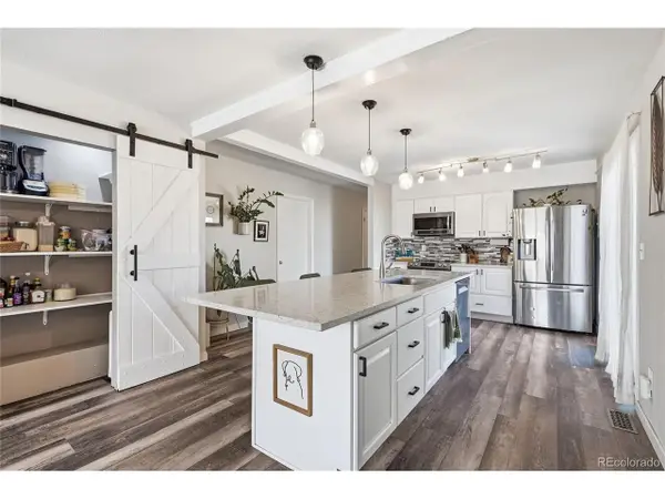 1090 S Newark St, Aurora, CO 80012