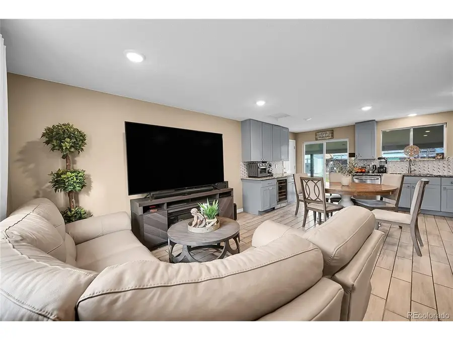 4642 Eureka Ct, Denver, CO 80239 - Image #3