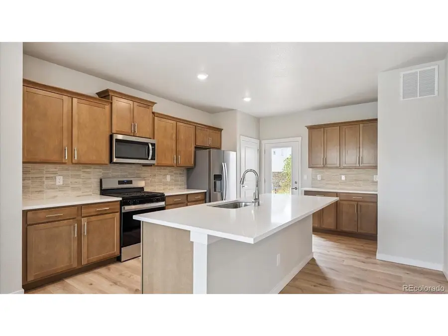 667 N Ukraine St, Aurora, CO 80018 - #2