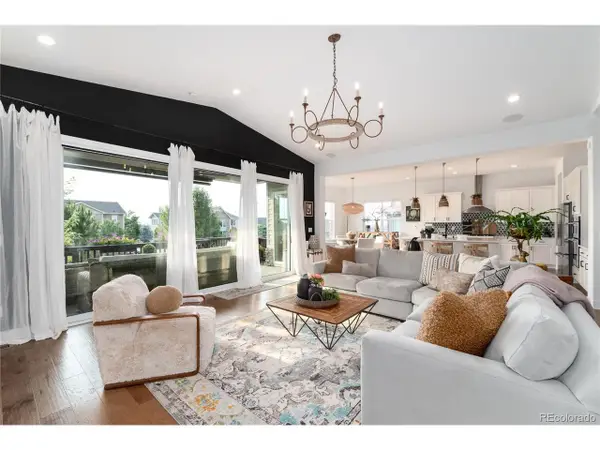27810 E Lakeview Dr, Aurora, CO 80016