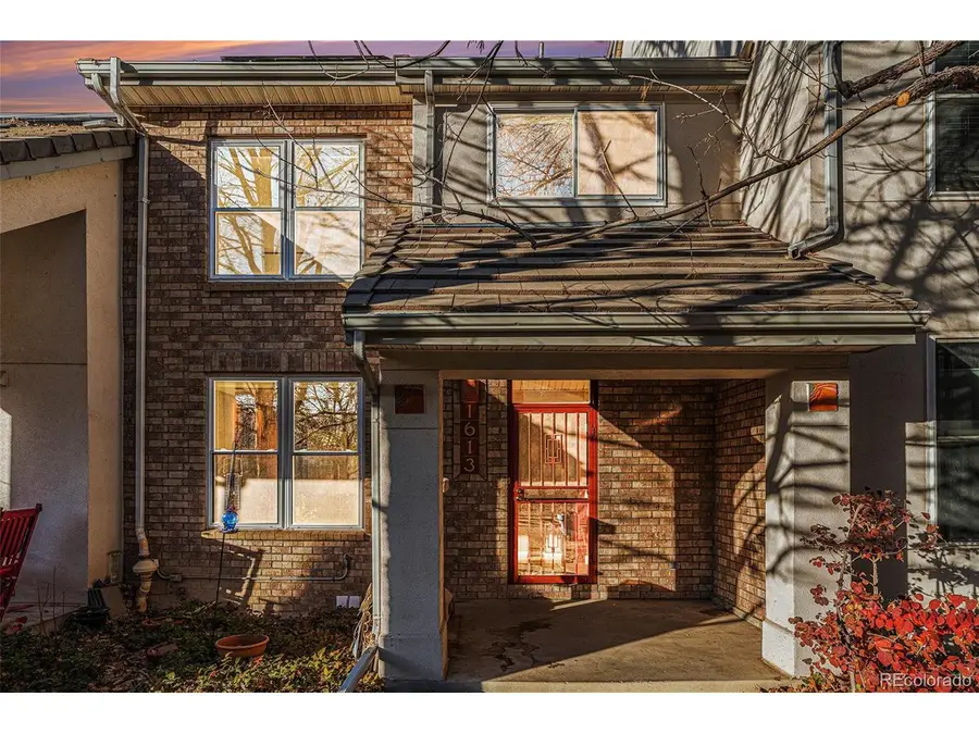 1613 W Canal Ct, Littleton, CO 80120 - Image #2